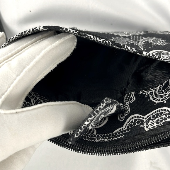 Thirty One Floral Paisley Wristlet Wallet ID Holder Organizer Black White - Picture 4 of 9